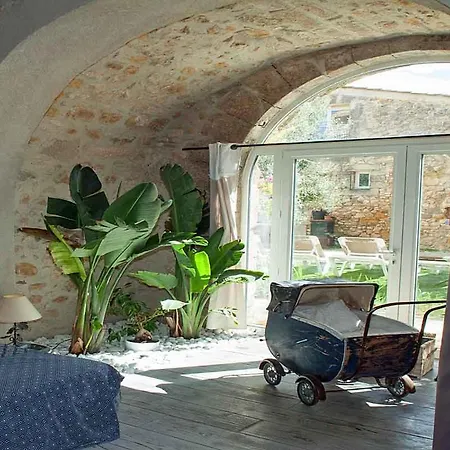 Prázdninový dům Sleeps 24 *